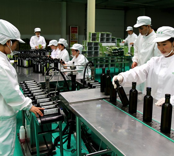 祥宇特級(jí)初榨橄欖油作為國(guó)產(chǎn)優(yōu)質(zhì)橄欖油，始終以質(zhì)量求生存、以品牌謀發(fā)展、以質(zhì)量創(chuàng)業(yè)績(jī)、以品質(zhì)追卓越。在近20年的辛苦耕耘，在品質(zhì)方面的不斷改進(jìn)..